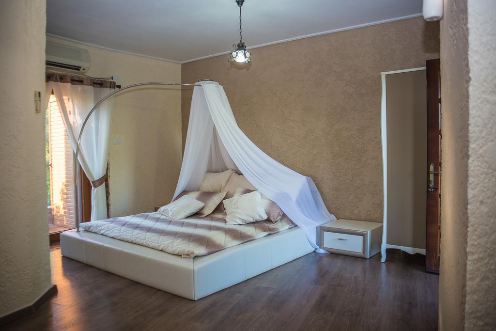Hotel Livia Ксамил Экстерьер фото